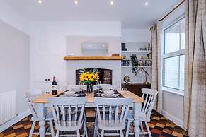 NEW Spacious Stylish Home City Centre Sleep 4