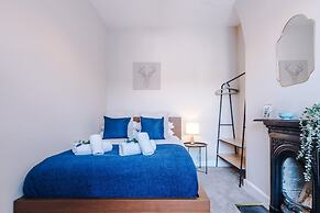 NEW Spacious Stylish Home City Centre Sleep 4