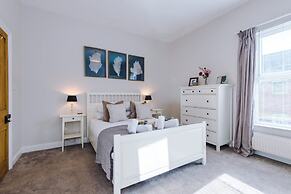 NEW Spacious Stylish Home City Centre Sleep 4