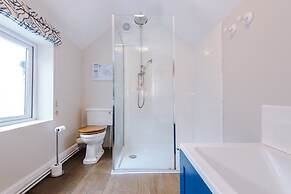 NEW Spacious Stylish Home City Centre Sleep 4