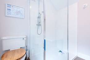 NEW Spacious Stylish Home City Centre Sleep 4