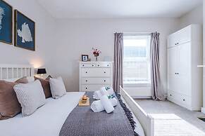 NEW Spacious Stylish Home City Centre Sleep 4