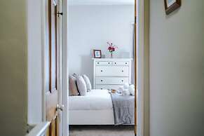NEW Spacious Stylish Home City Centre Sleep 4