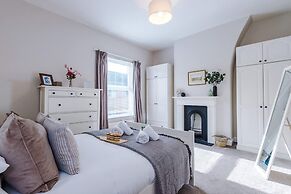NEW Spacious Stylish Home City Centre Sleep 4