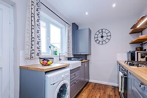 NEW Spacious Stylish Home City Centre Sleep 4