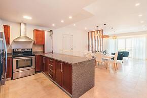 Apartment w Pool and Ocean View in Punta Palmera