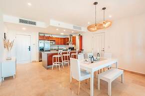 Apartment w Pool and Ocean View in Punta Palmera