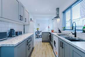 Ideal for Contractors Long Term Stays Sleeps 8