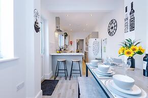 Ideal for Contractors Long Term Stays Sleeps 8