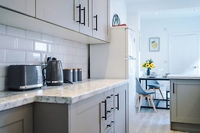 Ideal for Contractors Long Term Stays Sleeps 8