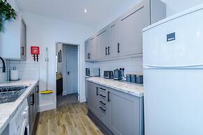 Ideal for Contractors Long Term Stays Sleeps 8