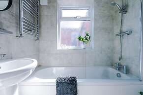 Ideal for Contractors Long Term Stays Sleeps 8