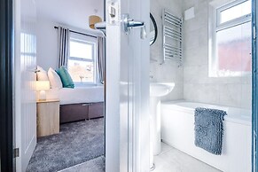 Ideal for Contractors Long Term Stays Sleeps 8
