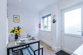 Ideal for Contractors Long Term Stays Sleeps 8