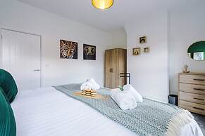 Ideal for Contractors Long Term Stays Sleeps 8