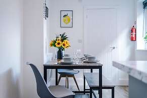 Ideal for Contractors Long Term Stays Sleeps 8