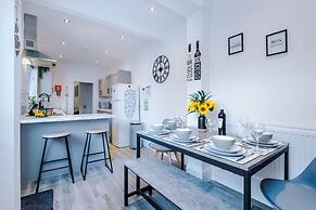 Ideal for Contractors Long Term Stays Sleeps 8