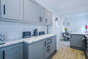 Ideal for Contractors Long Term Stays Sleeps 8