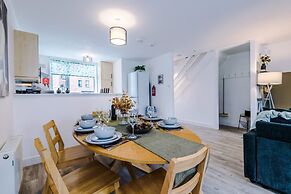 Spacious House Incredible Location Free Parking