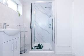 Spacious House Incredible Location Free Parking