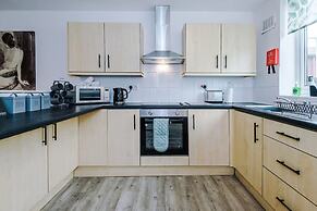 Spacious House Incredible Location Free Parking