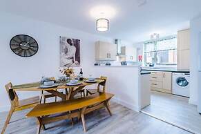 Spacious House Incredible Location Free Parking