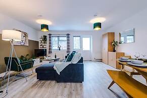 Spacious House Incredible Location Free Parking
