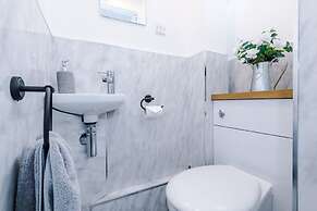 Spacious House Incredible Location Free Parking