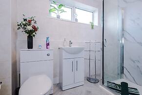 Spacious House Incredible Location Free Parking