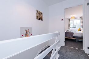 Spacious House Incredible Location Free Parking