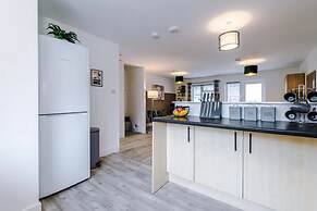 Spacious House Incredible Location Free Parking