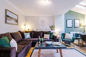 NEW Incredible Home Perfect for Groups w Parking
