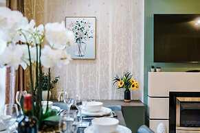 NEW Incredible Home Perfect for Groups w Parking