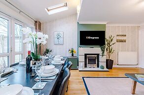 NEW Incredible Home Perfect for Groups w Parking
