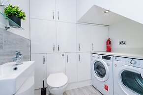 NEW Incredible Home Perfect for Groups w Parking