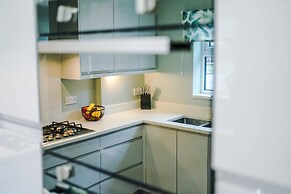 NEW Incredible Home Perfect for Groups w Parking