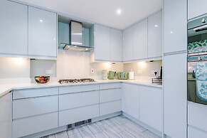 NEW Incredible Home Perfect for Groups w Parking