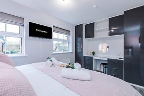NEW Incredible Home Perfect for Groups w Parking