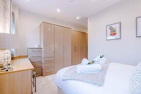 NEW Incredible Home Perfect for Groups w Parking
