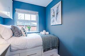NEW Incredible Home Perfect for Groups w Parking