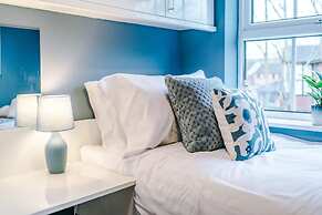 NEW Incredible Home Perfect for Groups w Parking