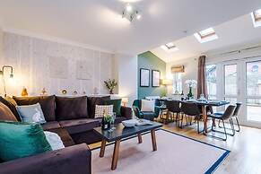 NEW Incredible Home Perfect for Groups w Parking