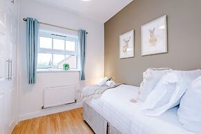 NEW Incredible Home Perfect for Groups w Parking