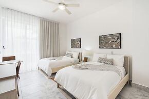 Two-bedroom apt With Pool View bbq in Lake View