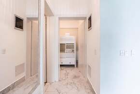 Two-bedroom apt With Pool View bbq in Lake View