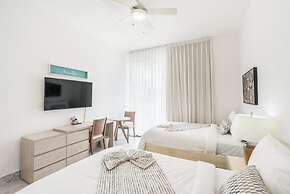Two-bedroom apt With Pool View bbq in Lake View
