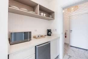 Two-bedroom apt With Pool View bbq in Lake View