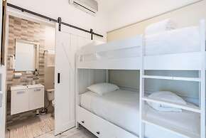 Two-bedroom apt With Pool View bbq in Lake View
