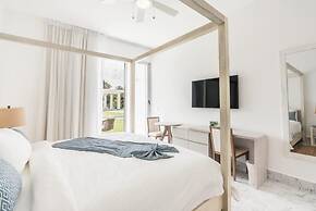 Two-bedroom apt With Pool View bbq in Lake View