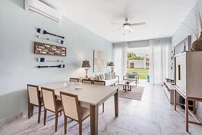 Two-bedroom apt With Pool View bbq in Lake View
